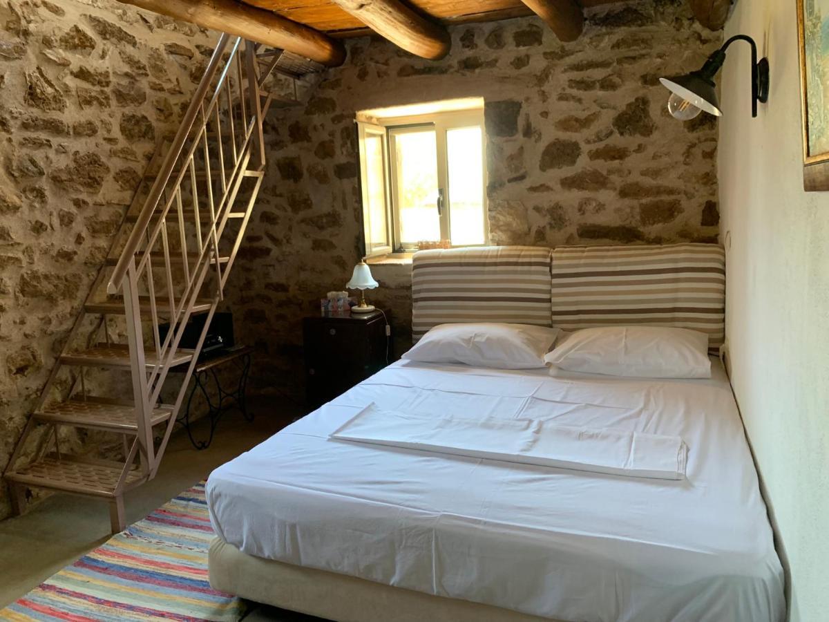 Вілла Messinian Stone House Екстер'єр фото