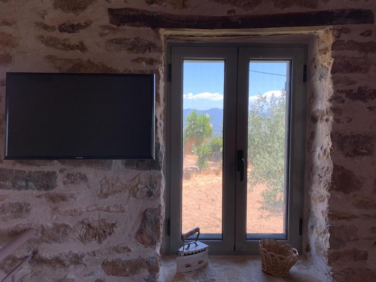Вілла Messinian Stone House Екстер'єр фото