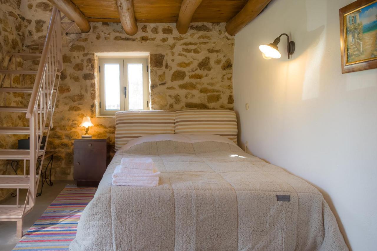 Вілла Messinian Stone House Екстер'єр фото