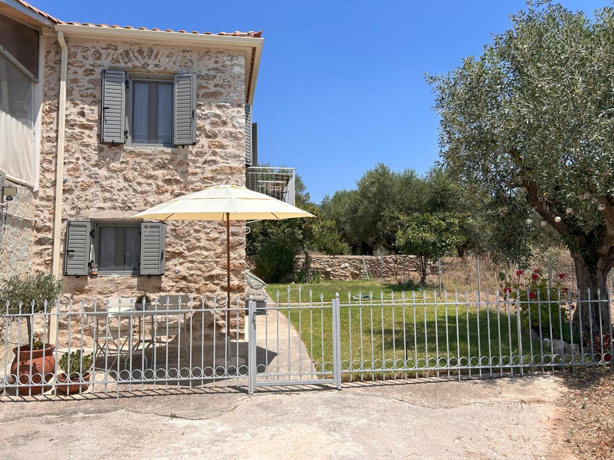 Вілла Messinian Stone House Екстер'єр фото